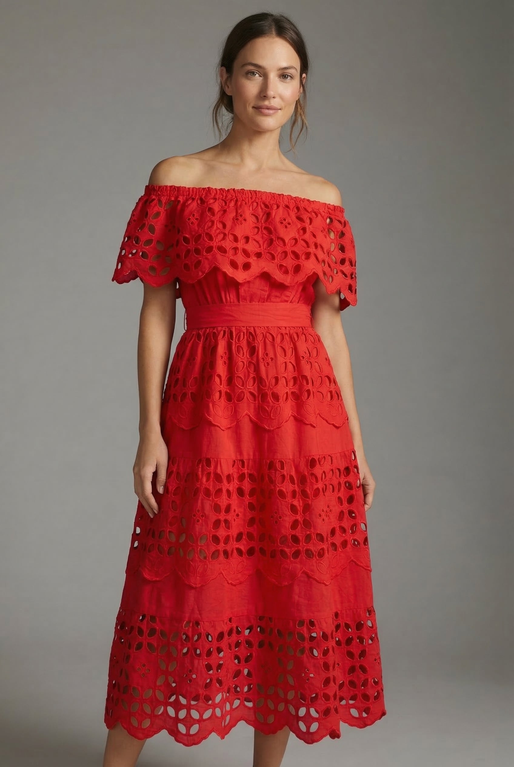 Vestido rojo midi de mujer, hombros descubiertos, encaje floral, ideal primavera-verano